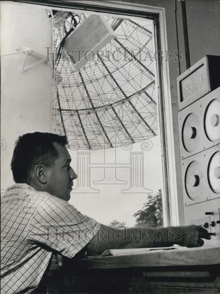 Press Photo Sloanaker, Radio Astronomer - Historic Images