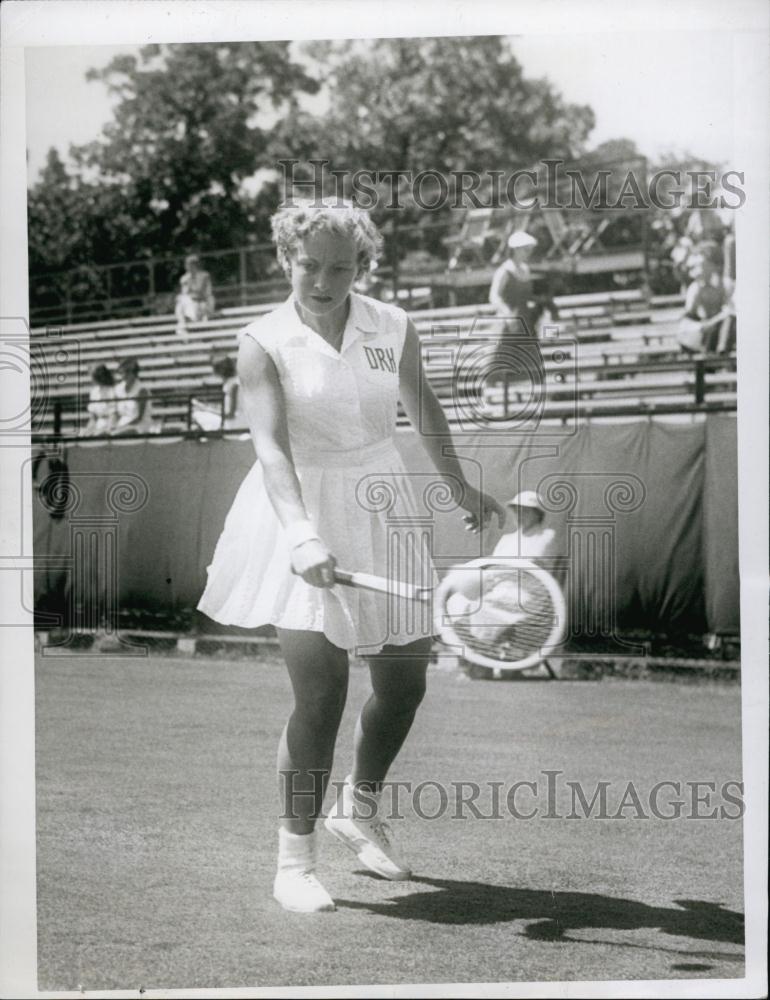 1954 Press Photo Tennis Match Darlene Hard - RSL55555 - Historic Images