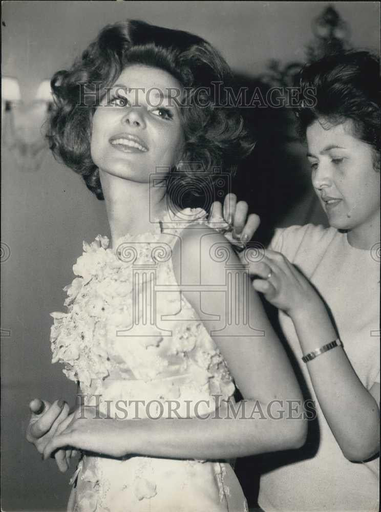 1962 Press Photo Irina Demick being dressed for her singing performance - Historic Images