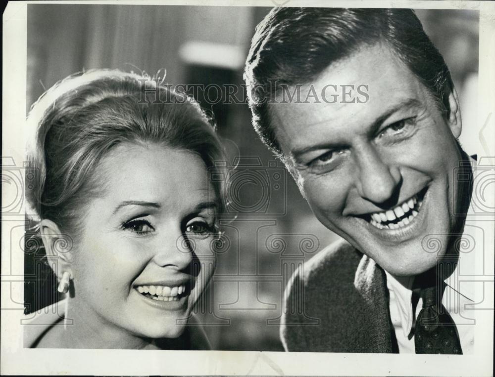 1969 Press Photo Debbie Reynolds and Dick Van Dyke in &quot;Divorce American Style&quot; - Historic Images