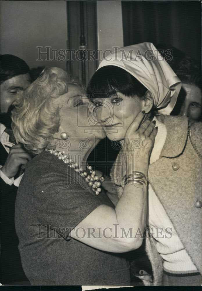 1967 Press Photo Claude Simon and Claire Etcherelli Winners Femina Prize - Historic Images