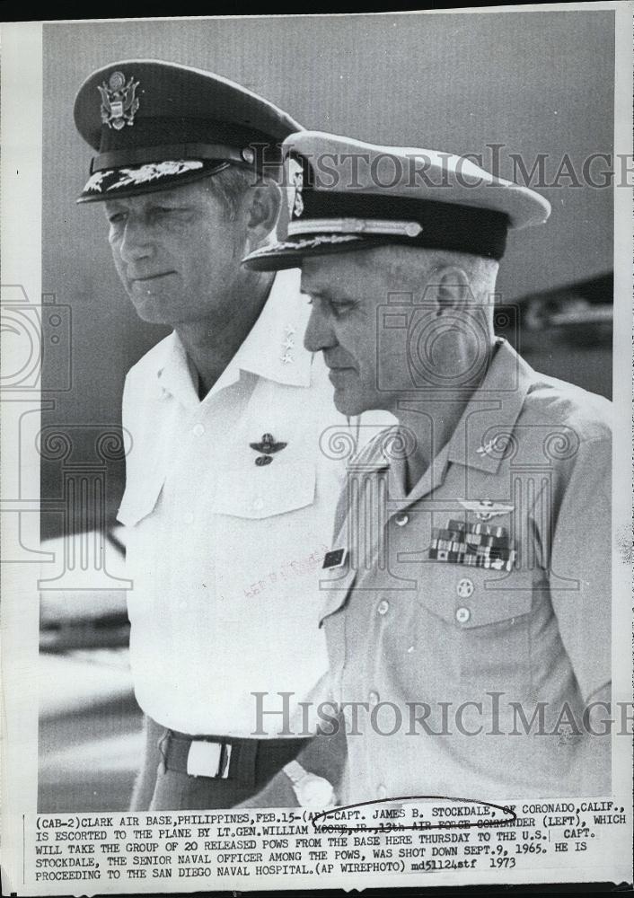 1973 Press Photo Captain James B Stockdale Lt Gen William Moore Jr - Historic Images