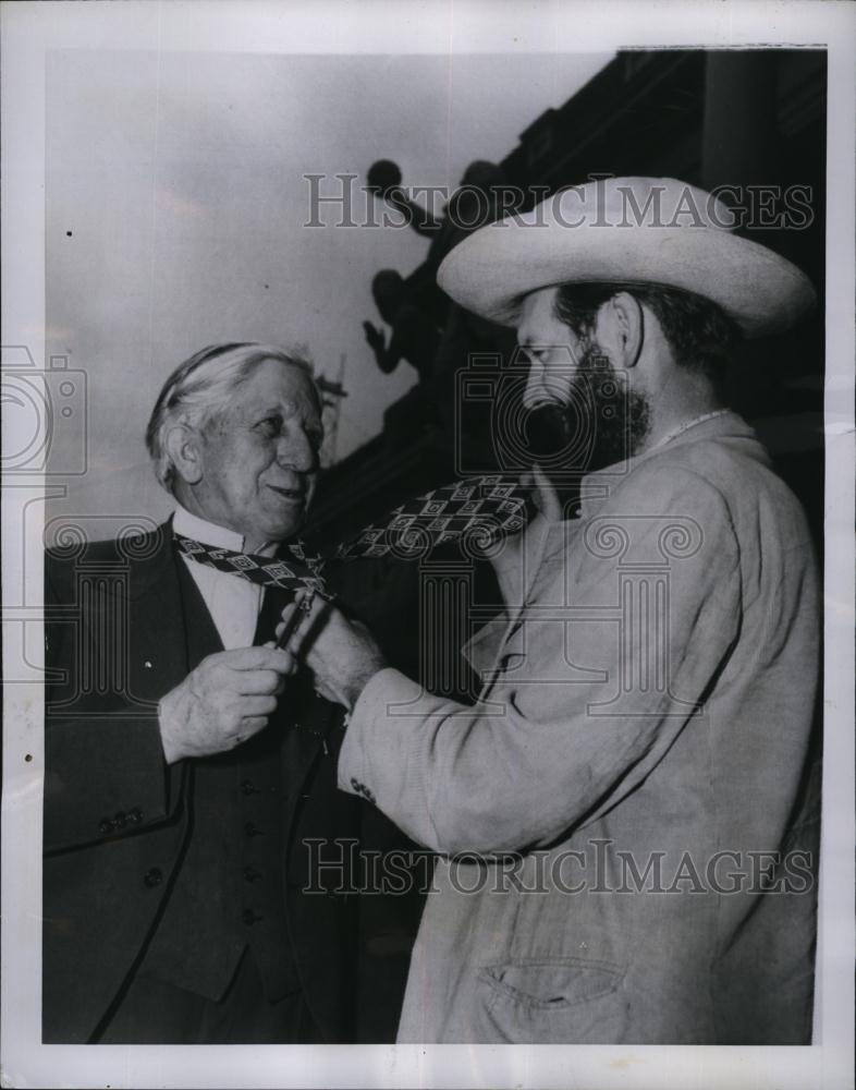 1949 Press Photo NC Sen Clyde Hoey and Jim &quot;Trader&quot; Moran - RSL49891 - Historic Images