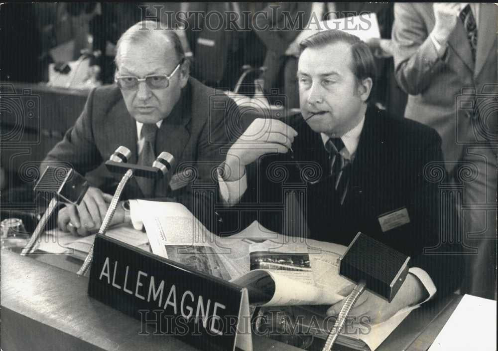 1977 Press Photo International Energy Conference Egon Emmel Detlev Rohwedder - Historic Images