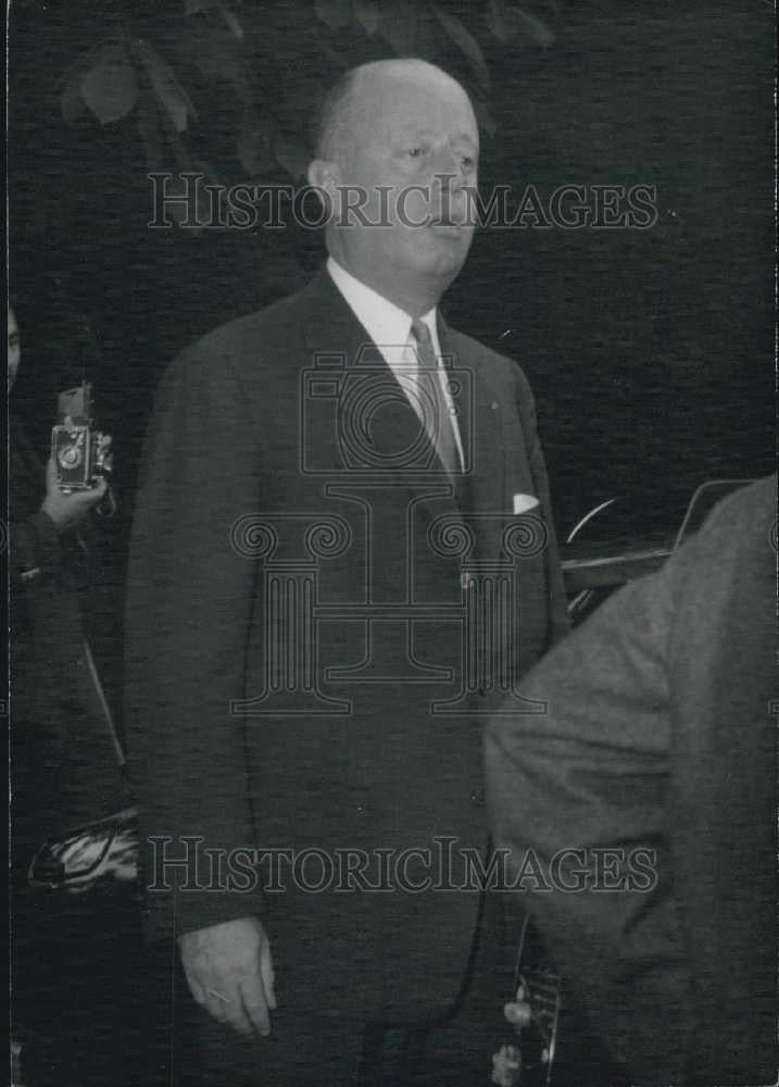 1962 Press Photo Mr. Foccard Arrives At Bridge Over Seine Trial as Witness - Historic Images