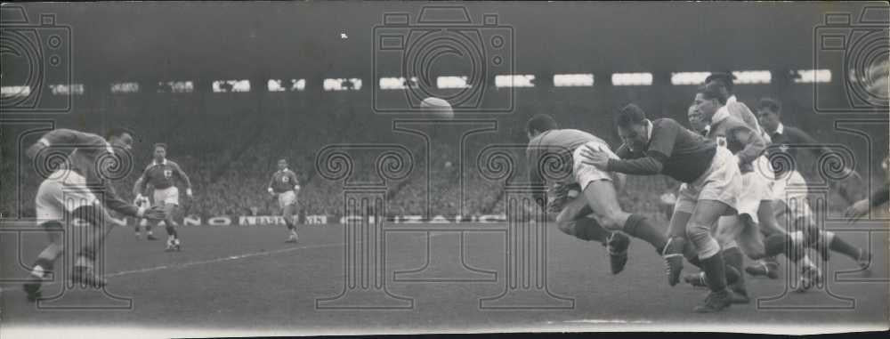 1953 Press Photo France versus Wales at rugby match - Historic Images