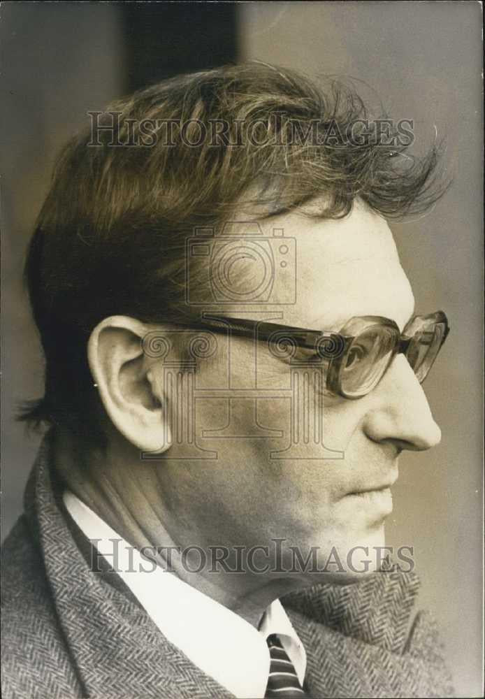 Press Photo Professor Francois Gros of Pasteur Institute in Paris - Historic Images
