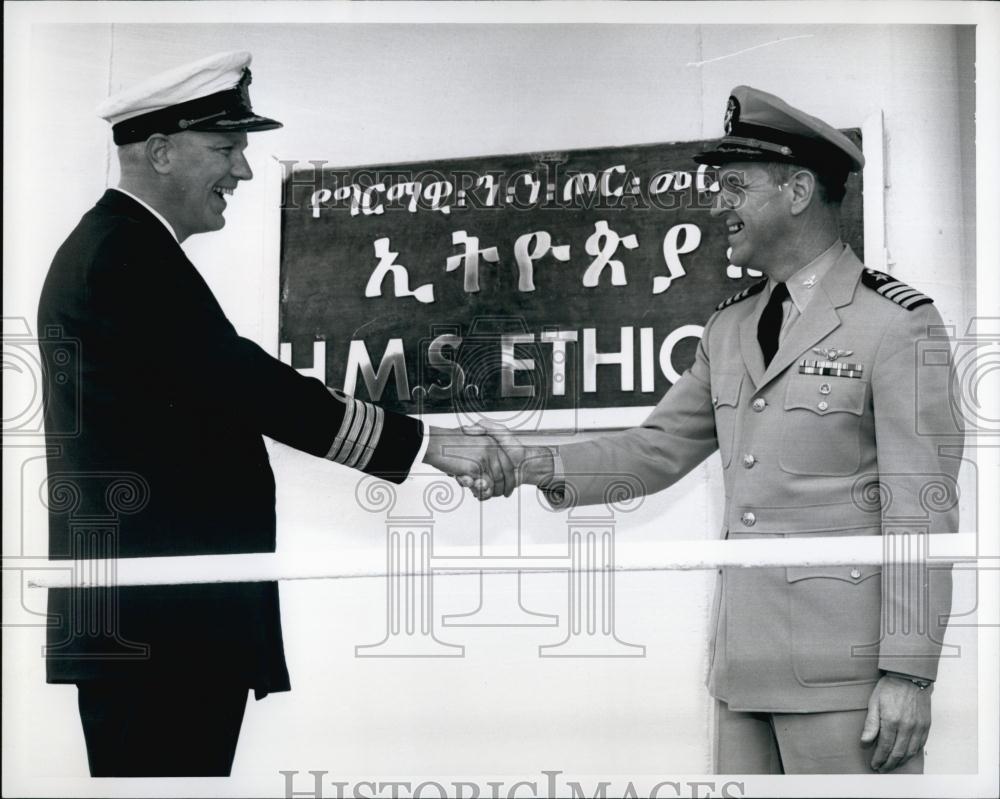 1964 Press Photo Captain Egil Stokstad & Walter LBalestri AsstChief Of Staff - Historic Images