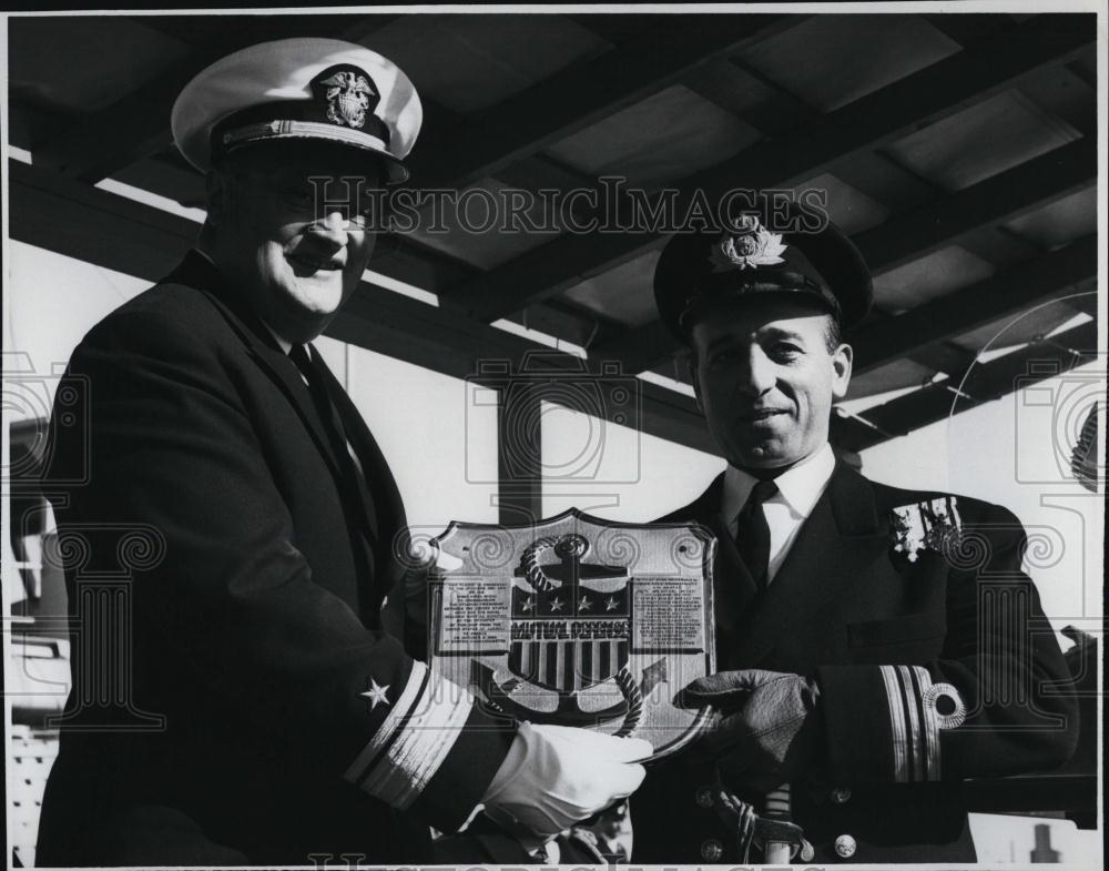 1964 Press Photo Lt Cmdr Christos Trageas RHN &amp; Rear Adm Wm Sieglaff USN - Historic Images