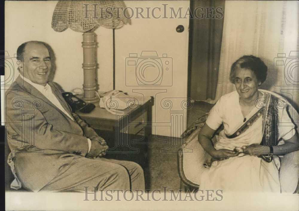 1981 Press Photo French Pres. Francois Mitterrand &amp; India&#39;s Indira Gandhi - Historic Images