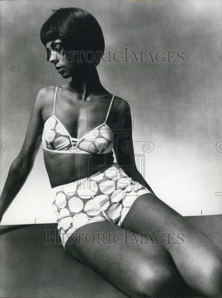 Press Photo Emmanuel Khane&#39;s &#39;Lingerie Tablets&#39; - Historic Images