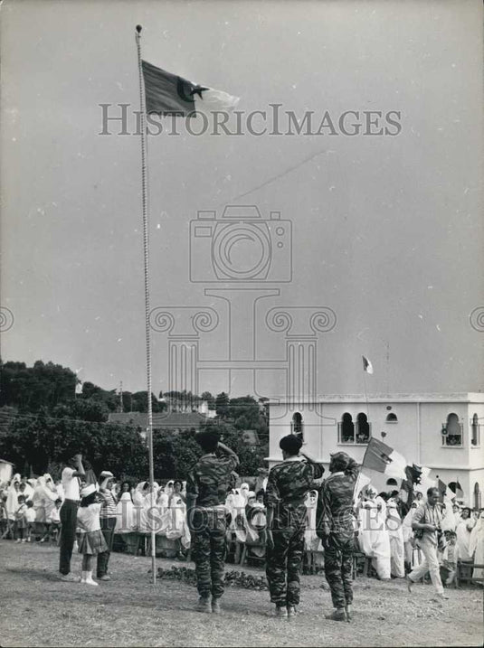 1962 Press Photo Soldiers salute the flag at Algeris Independence ceremony - Historic Images