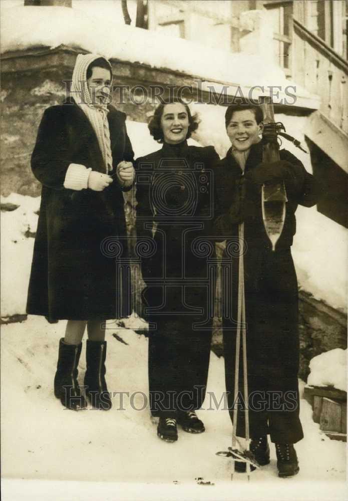 Press Photo Lady Furness Sister Lady Plunkett Son Patick St Noritz - Historic Images