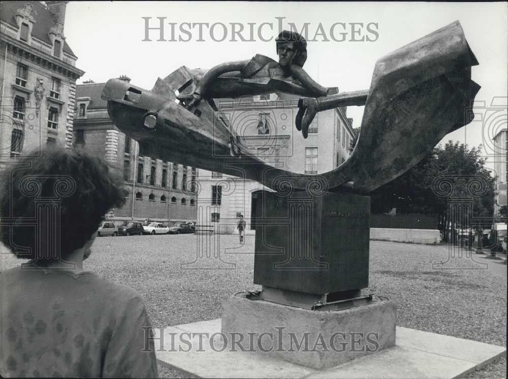 1985 Press Photo Sculpture by Ipousteguy located in central Paris - Historic Images