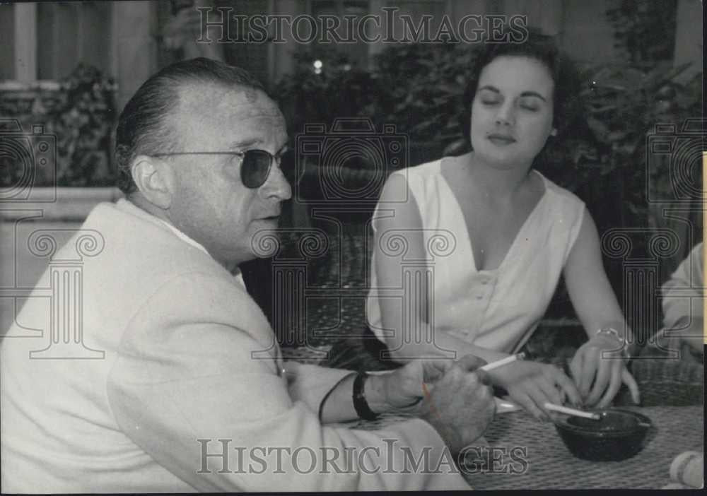 1958 Press Photo US journalist Victor Riesel & a companion in France - Historic Images