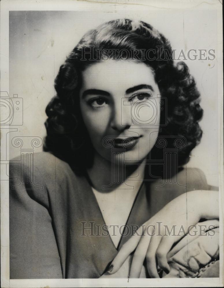 1948 Press Photo Singer Mary Phillips in court against opera star F Tagliavini - Historic Images