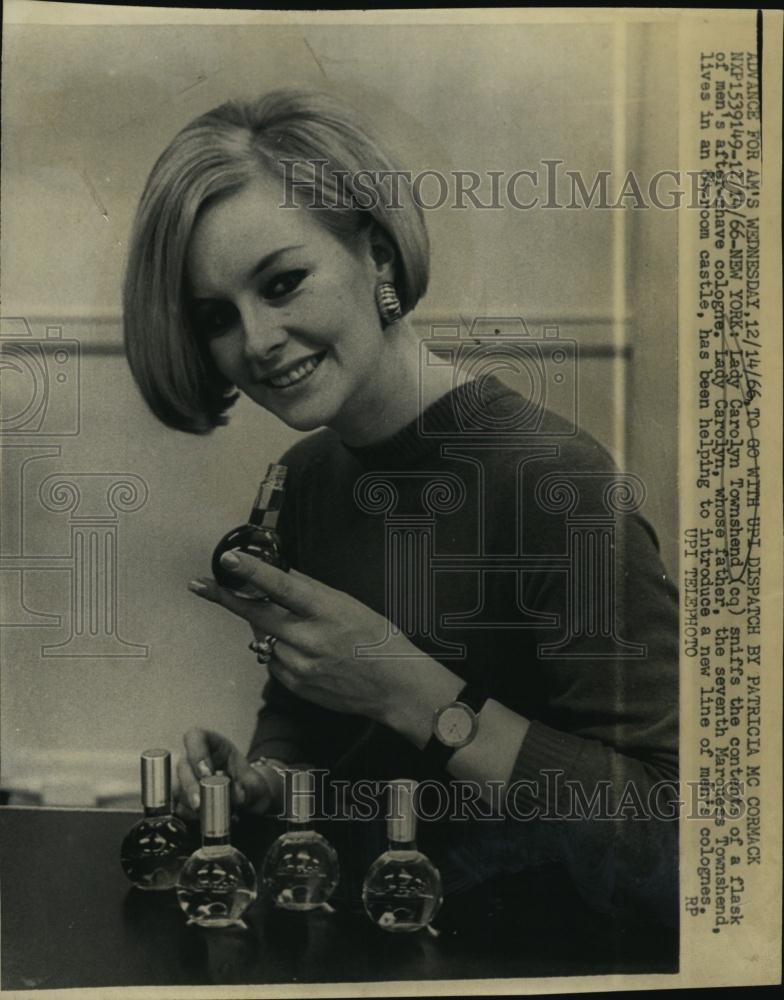 1966 Press Photo Lady Carolyn Townshend Looking At Men&#39;s Cologne Line - Historic Images