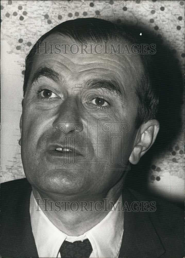 1975 Press Photo Mr Yvon Bourges, new Defense Minister for France - Historic Images