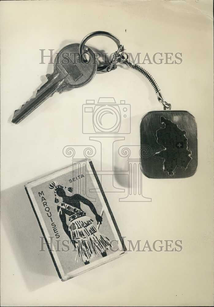 Press Photo The world&#39;s smallest music box. - Historic Images