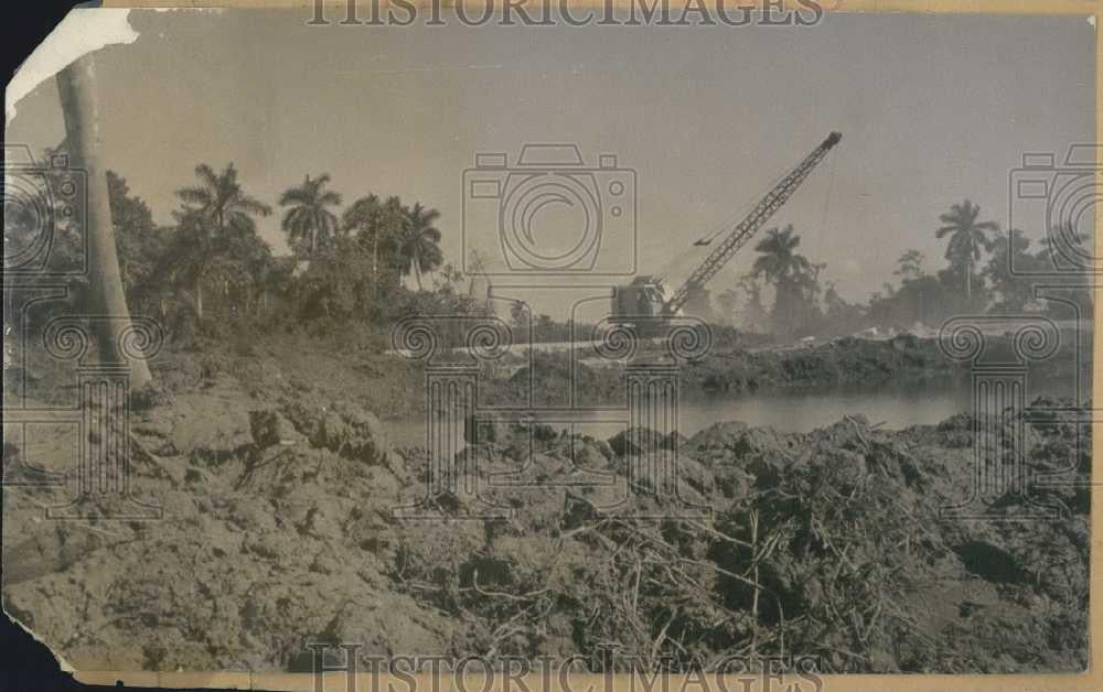 Press Photo Draining of canals for reclaimed marshlands near Havana, Cuba - Historic Images