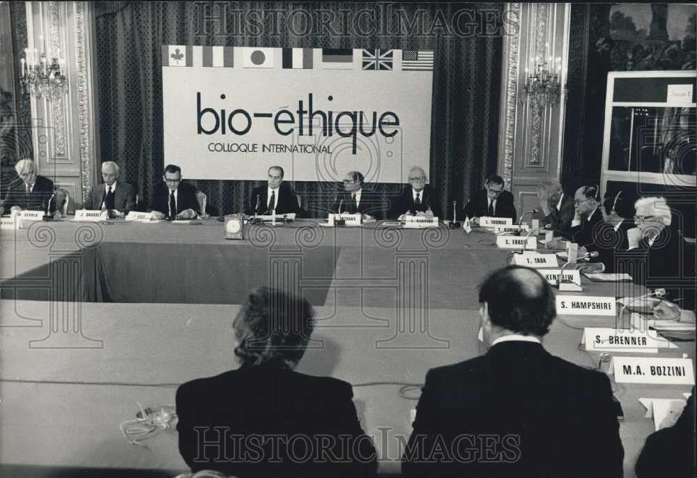 1985 Press Photo French Pres. Mitterrand at Bio-ethics conference - Historic Images