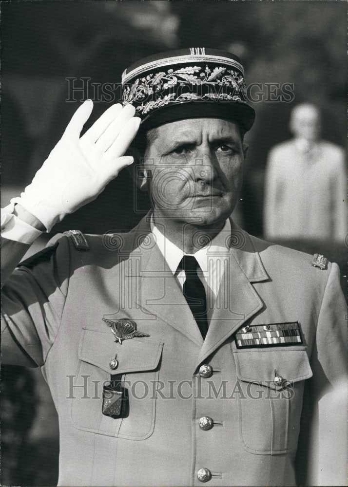 1977 Press Photo General Barry New Military Governor Paris - Historic Images