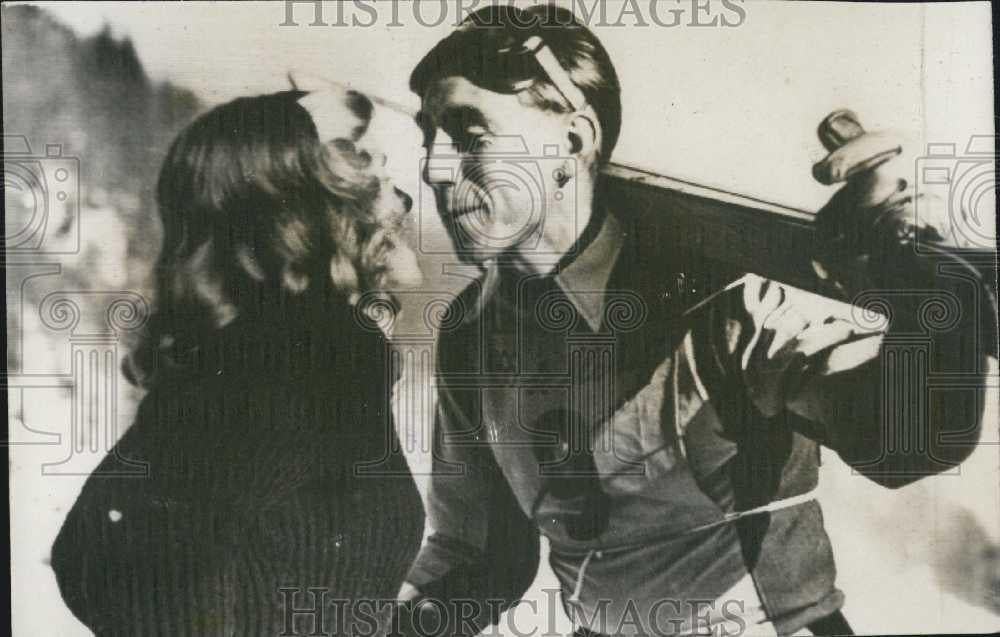 1980 Press Photo Skier Henry Moreiller and friend at St Moritz - Historic Images