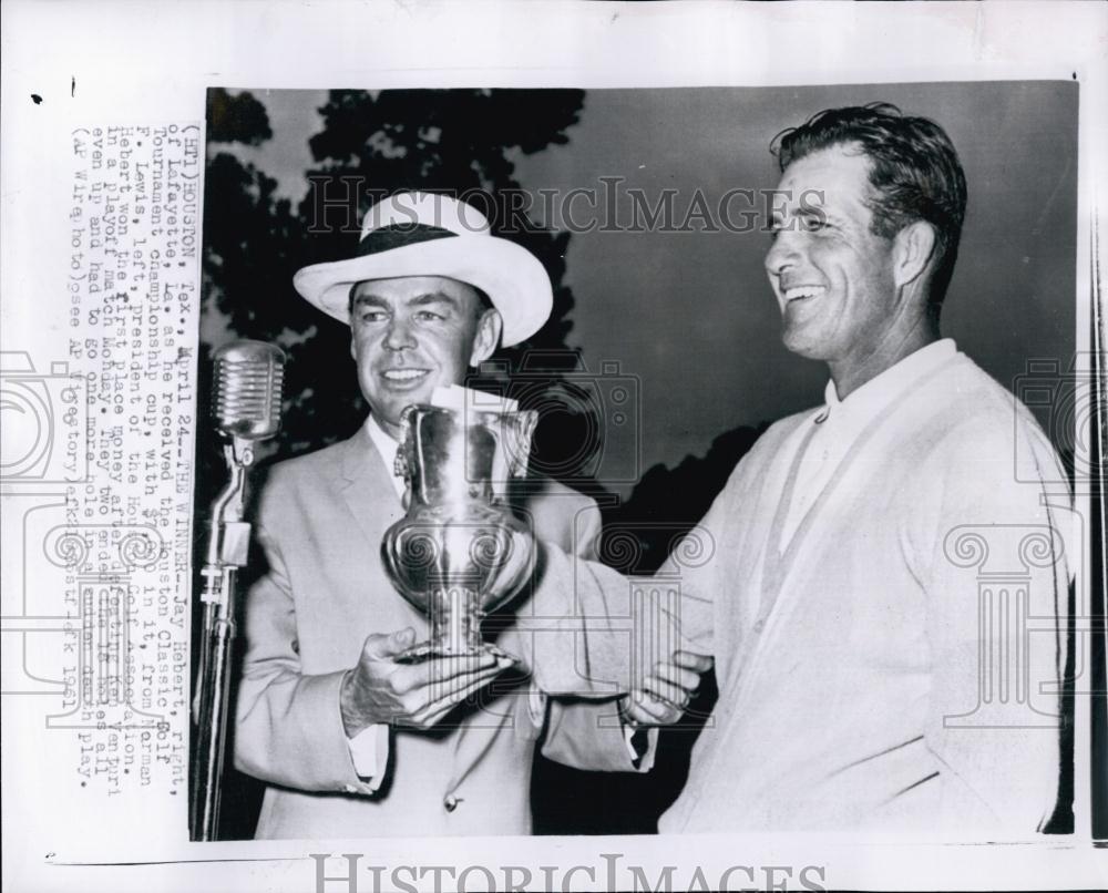 1961 Press Photo Jay Hebert received the Houston Classic Golf tournament Cup - Historic Images