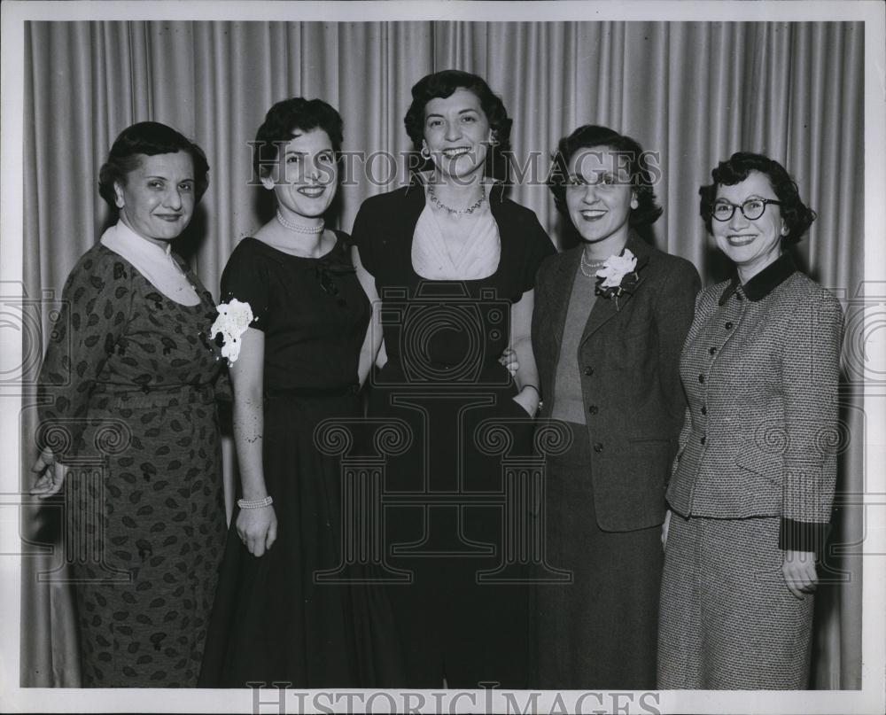 1955 Press Photo Angela Piergrossi Mary and Jennie Salmone, Maray Sama - Historic Images