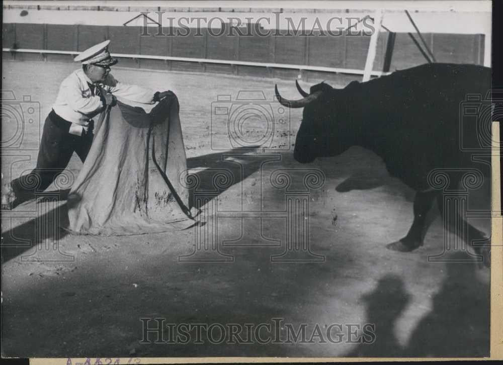 1953 Press Photo Bullfighting Demonstration in Moroccan Capital for Admiral Hat - Historic Images