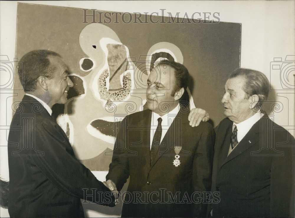 1970 Press Photo Raymond Pellegrin Actor Given Legion of Honor Insignia Pasquini - Historic Images