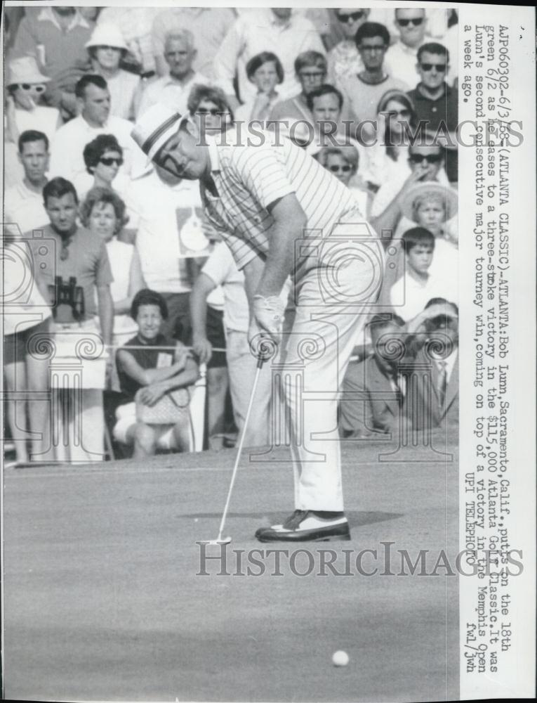 1968 Press Photo Professional Golfer Bob Lunn Putts To Win Atlanta Golf Classic - Historic Images