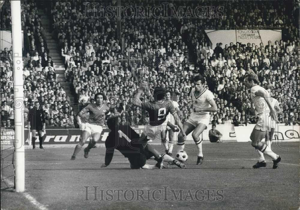 1971 Press Photo Hungry versus France at soccer at Colombe stadium - Historic Images