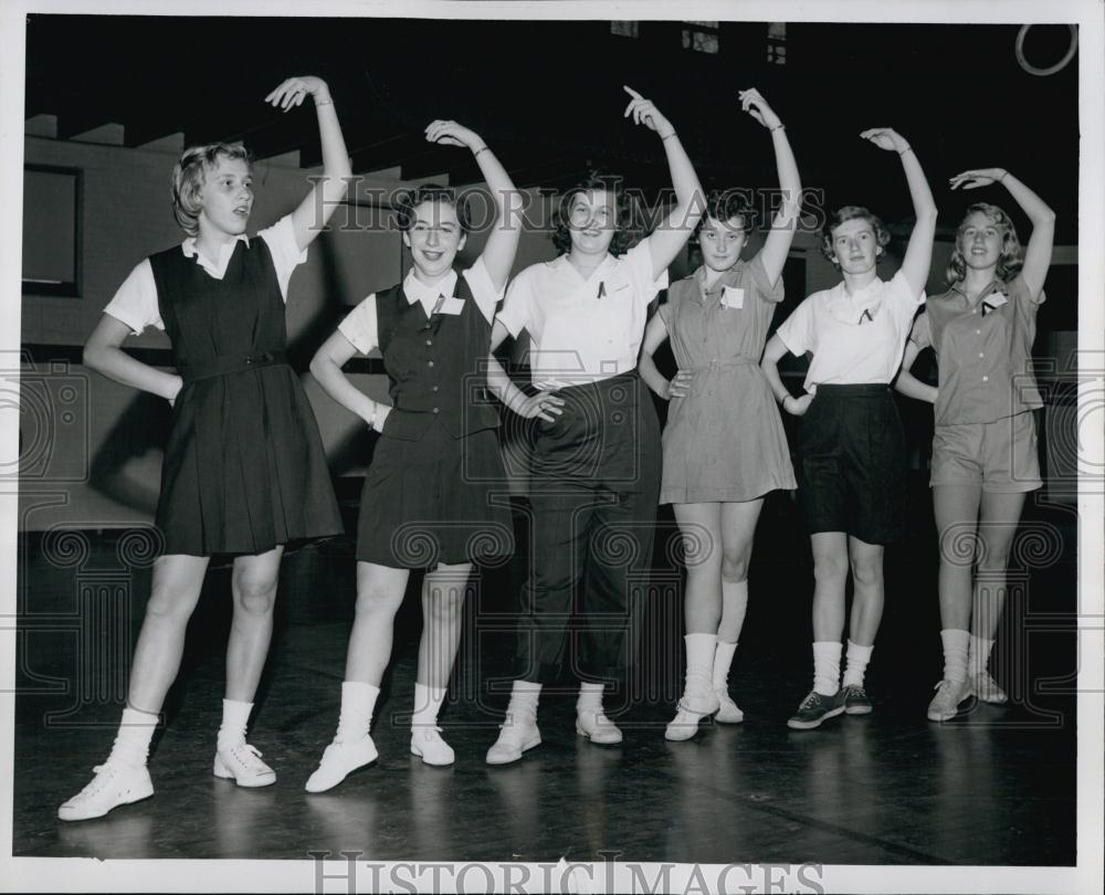 1954 Press Photo Nine School Play Day At Springfield Folk Dancers Shown - Historic Images