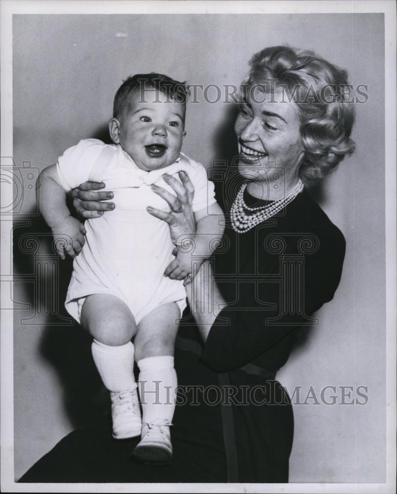 1961 Press Photo Mrs Pat Shannon , wife of Lt Shannon Jr &amp; son frank III - Historic Images