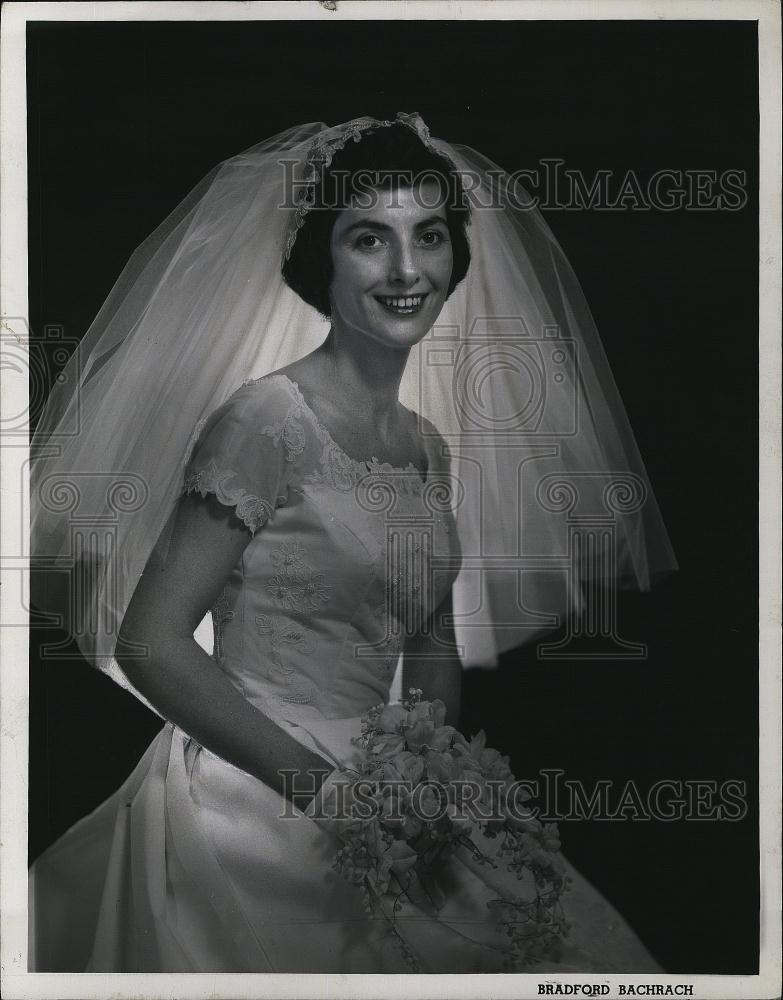 1963 Press Photo Mary Elizabeth Luizzo in her wedding dress to wed - RSL81197 - Historic Images