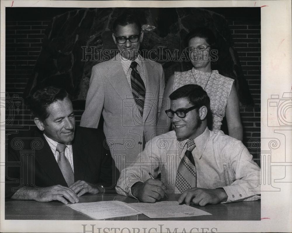1972 Press Photo Mark Deeb, University Of Tampa Spartans Football, Bill Kleier - Historic Images