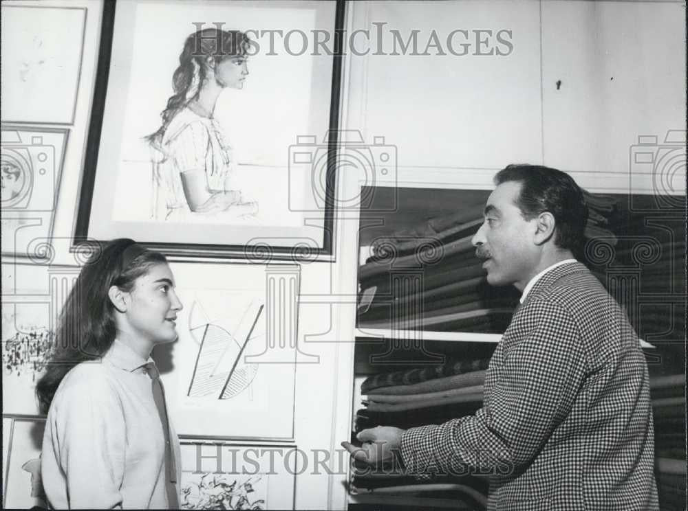 1961 Press Photo Artist, Michel Sapone and a client as he does a portrait - Historic Images