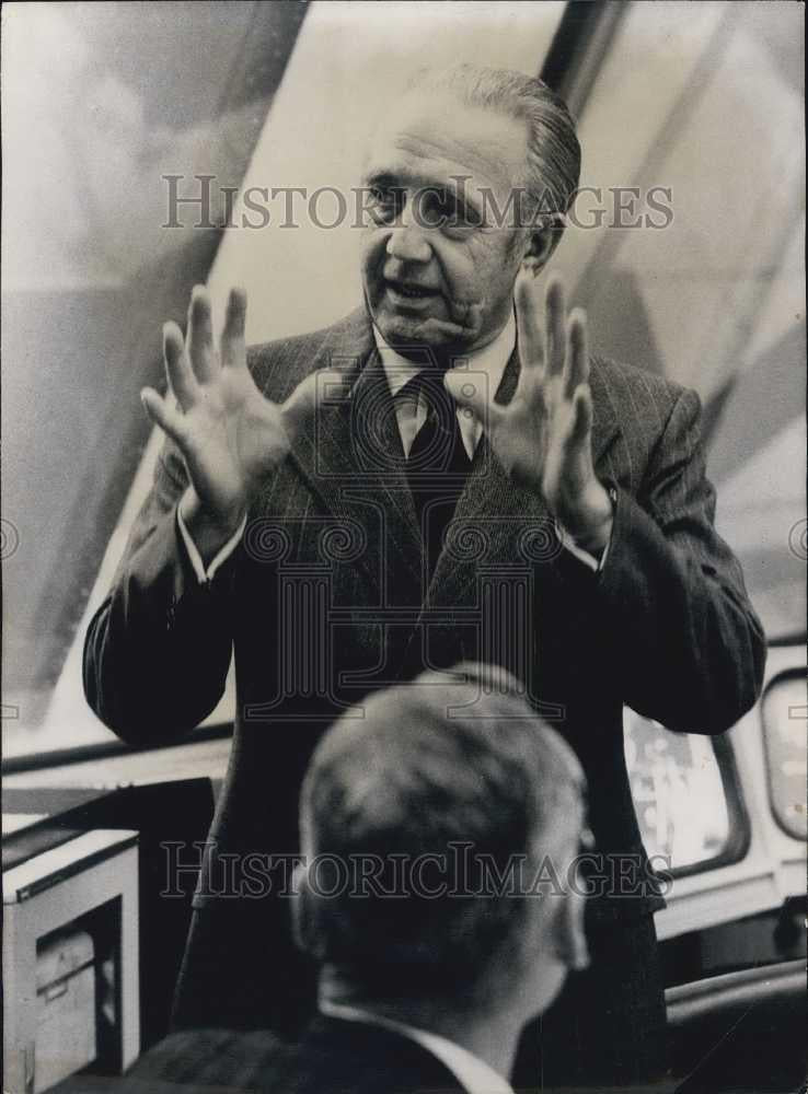 1971 Press Photo Dr Kurt Delurs at Cape Kennedy for space launch Apollo 14 - Historic Images