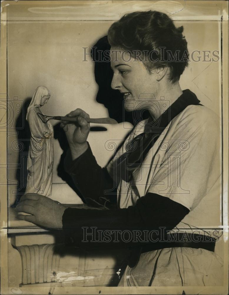 1935 Press Photo Frances Rick Daughter Artist sculpture - RSL50017 - Historic Images