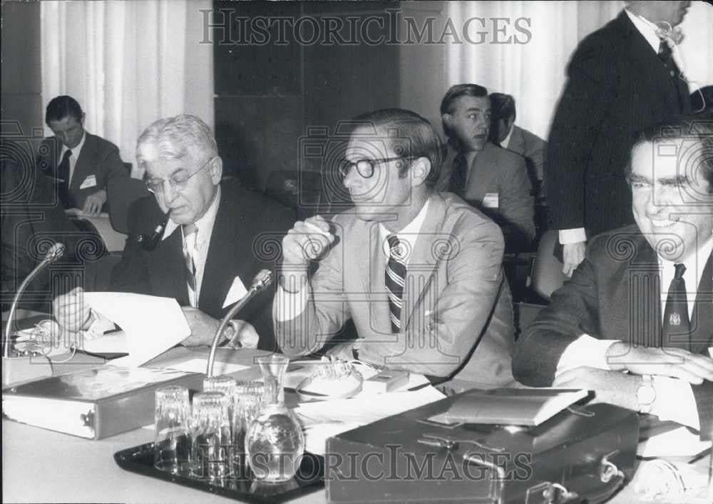 1975 Press Photo William Simon Arthur Burns of IMF - Historic Images