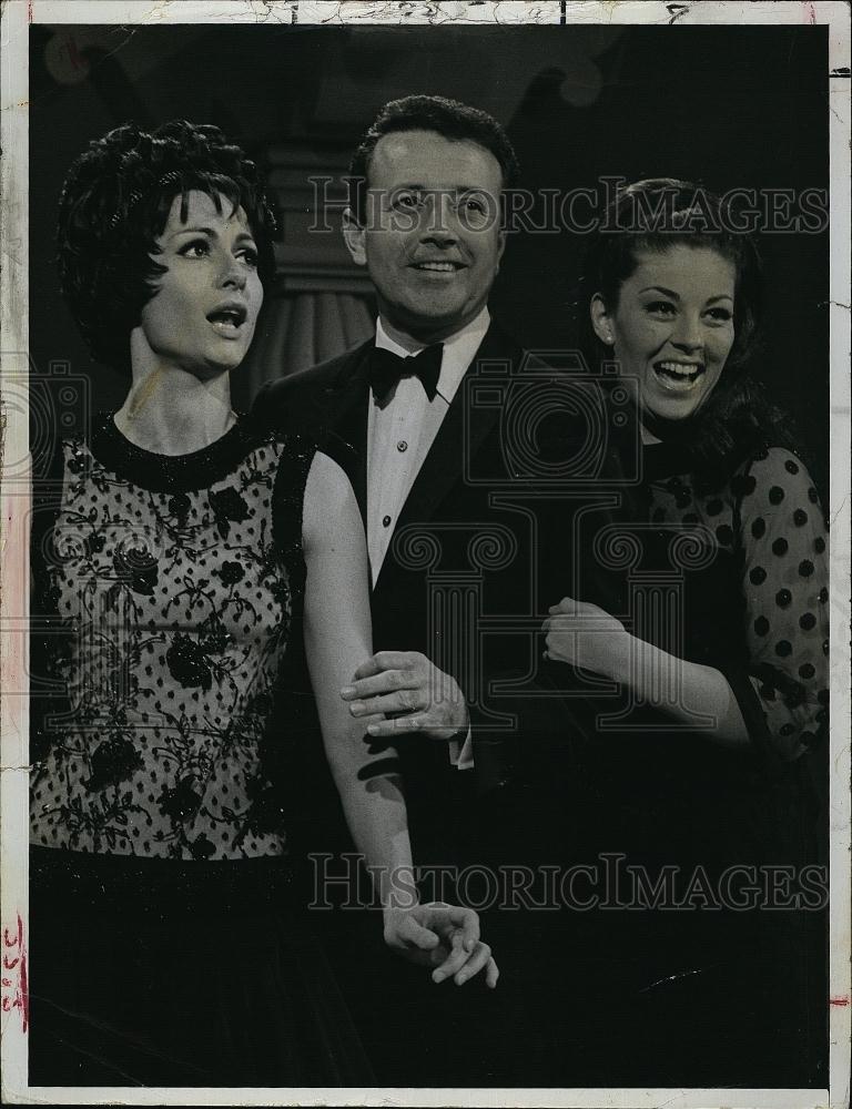 1957 Press Photo Carol Lawrence Vic Damone Singer Gail Martin Dean Martin Show - Historic Images