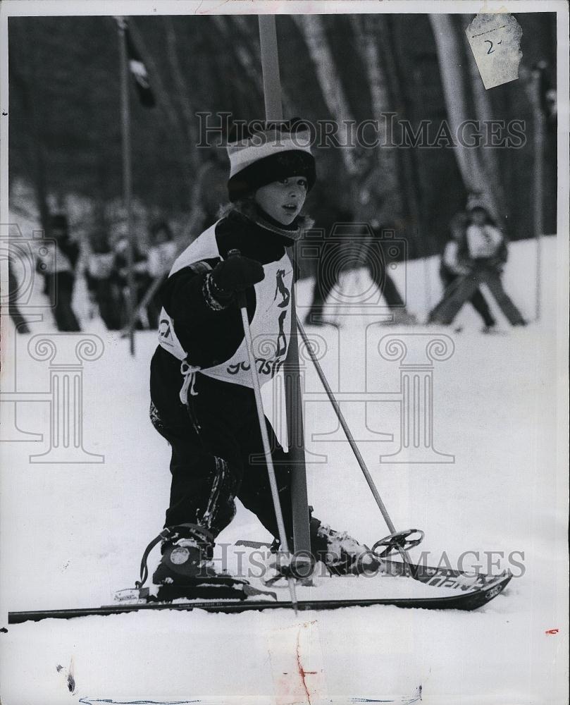 1977 Press Photo Children Skiing Gunstock Ski Area - RSL72551 - Historic Images