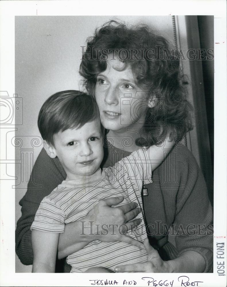 1984 Press Photo Joshua And Mother Peggy Root - RSL63943 - Historic Images