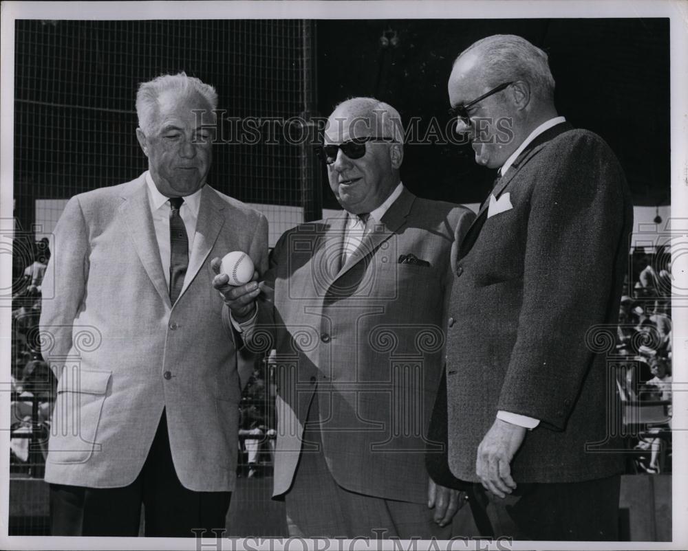 1964 Press Photo League Pres Warren Giles,Comm Ford Frick & Horace Stoneham - Historic Images