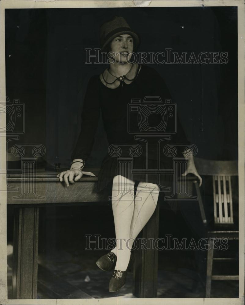1927 Press Photo Mrs Mildred H Elliot Poses - RSL49951 - Historic Images