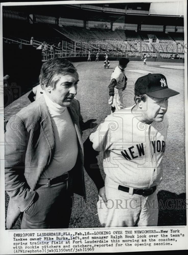 1969 Press Photo Michael Burke, Yankees Preswith Manager Ralph Houk - Historic Images