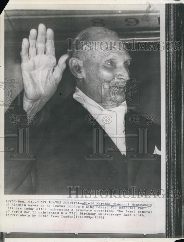 1964 Press Photo Field Marshall Viscount Montgomery Leaves London Hospital - Historic Images