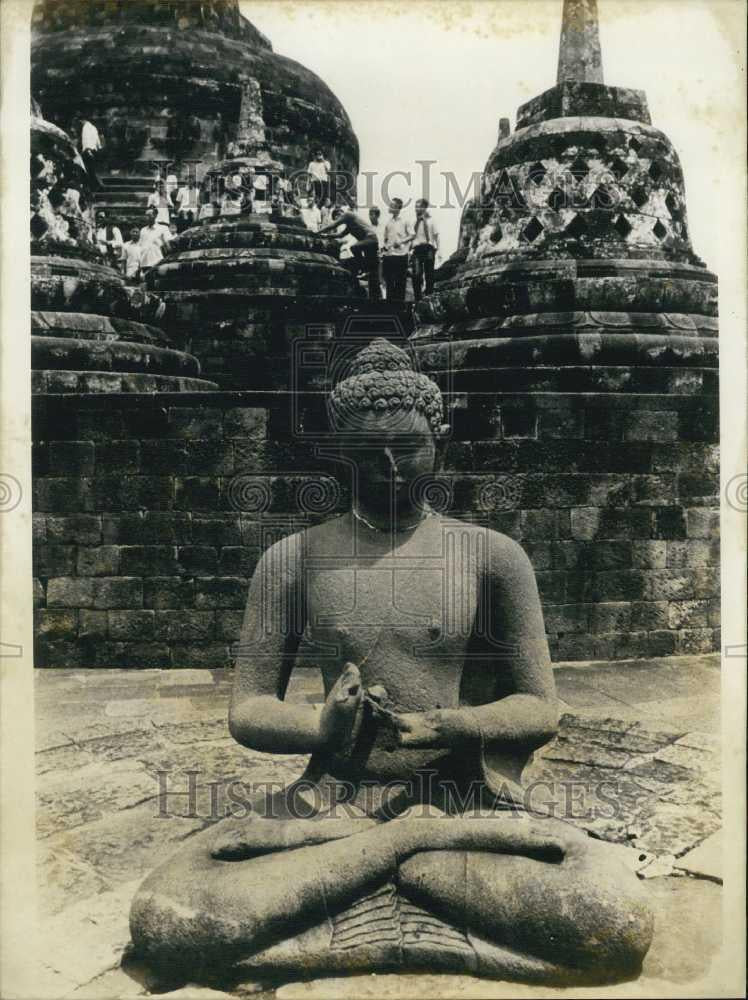 Press Photo Statue at the Temple of Boroboudour - Historic Images