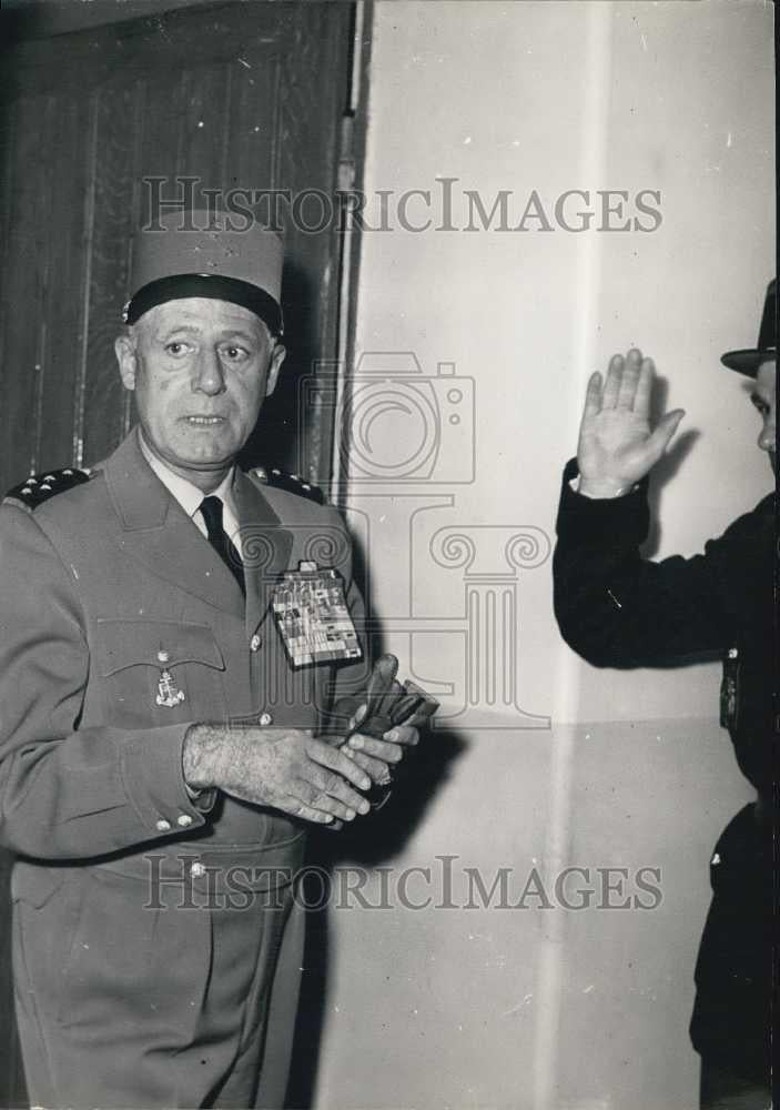1958 Press Photo General Salanof Algeria arrives for his trial - Historic Images